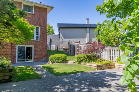 Photo 30 at 4 Welbrooke Place, City Centre West, Toronto