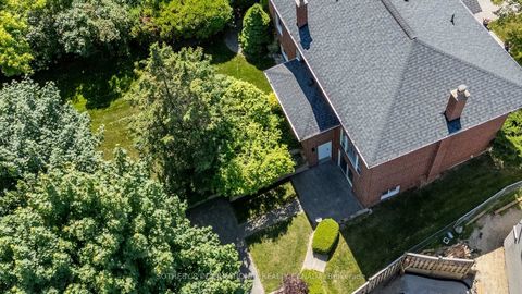 Photo 37 at 4 Welbrooke Place, City Centre West, Toronto