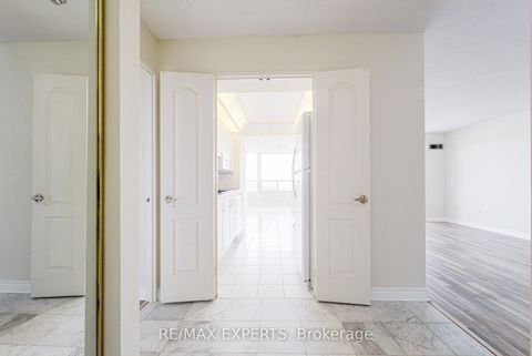 Photo 6 at 1506 - 7 Townsgate Drive, Yorkhill, Vaughan