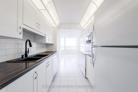 Photo 8 at 1506 - 7 Townsgate Drive, Yorkhill, Vaughan