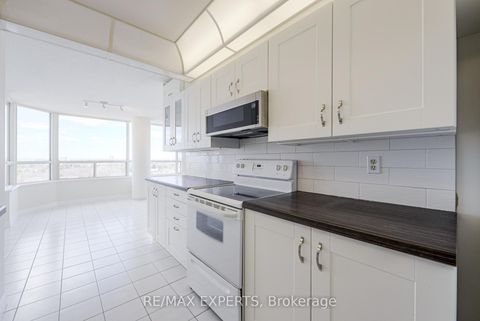 Photo 10 at 1506 - 7 Townsgate Drive, Yorkhill, Vaughan