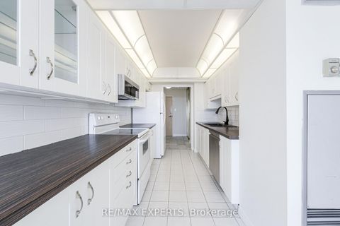 Photo 11 at 1506 - 7 Townsgate Drive, Yorkhill, Vaughan