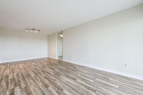 Photo 17 at 1506 - 7 Townsgate Drive, Yorkhill, Vaughan