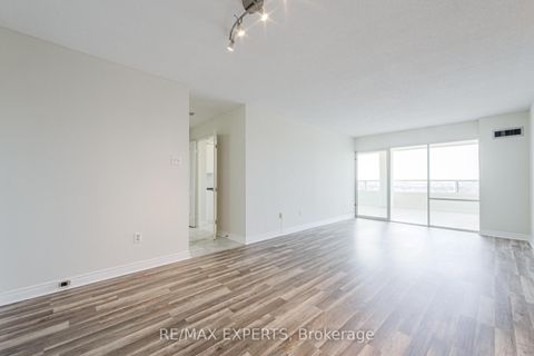 Photo 19 at 1506 - 7 Townsgate Drive, Yorkhill, Vaughan