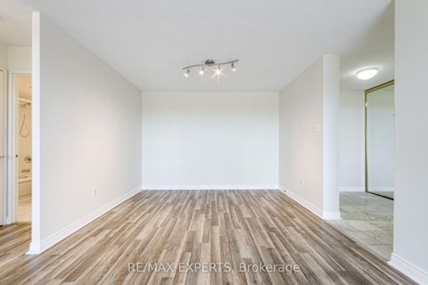 Photo 23 at 1506 - 7 Townsgate Drive, Yorkhill, Vaughan