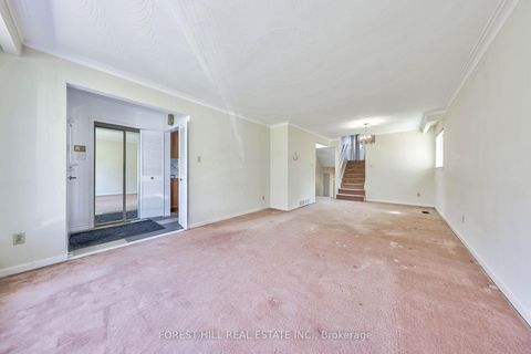 Photo 2 at 63 Hopperton Drive, Windfields, Toronto