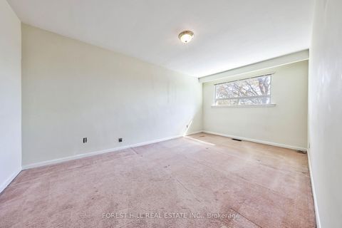 Photo 13 at 63 Hopperton Drive, Windfields, Toronto