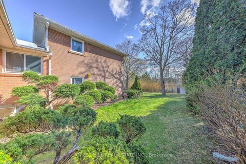 Photo 23 at 63 Hopperton Drive, Windfields, Toronto