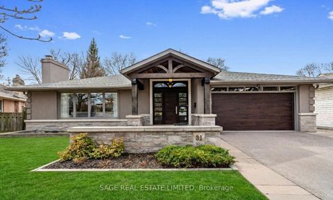 Photo 2 at 31 Ashwood Crescent, Rosethorn, Toronto