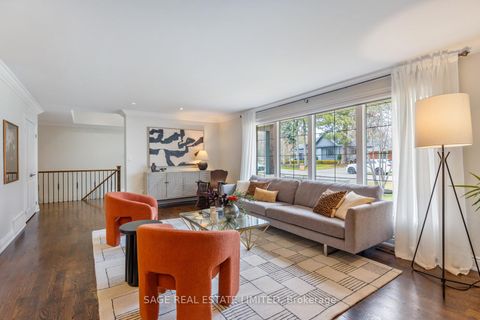 Photo 8 at 31 Ashwood Crescent, Rosethorn, Toronto