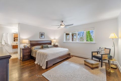 Photo 20 at 31 Ashwood Crescent, Rosethorn, Toronto