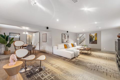 Photo 33 at 31 Ashwood Crescent, Rosethorn, Toronto