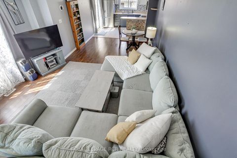 Photo 12 at 74 Drake Drive, Painswick South, Barrie