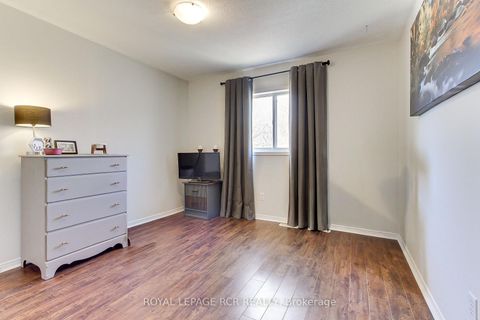 Photo 30 at 74 Drake Drive, Painswick South, Barrie