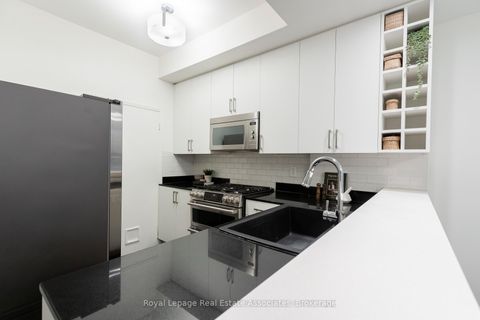 Photo 8 at Th103 - 500 Richmond Street W, Waterfront Communities C1, Toronto