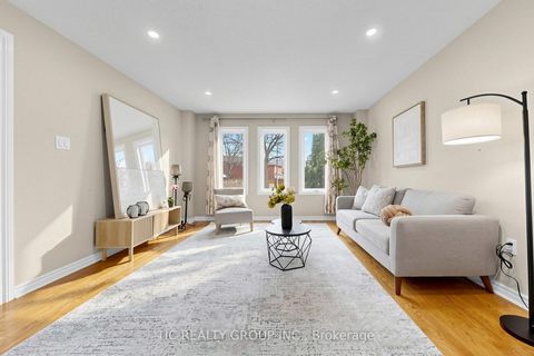 Photo 2 at 84 Viewmark Drive, Devonsleigh, Richmond Hill