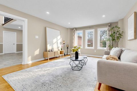 Photo 3 at 84 Viewmark Drive, Devonsleigh, Richmond Hill