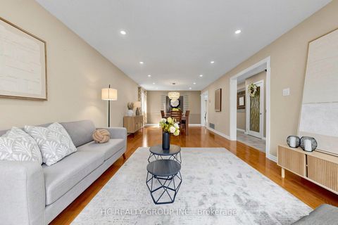 Photo 4 at 84 Viewmark Drive, Devonsleigh, Richmond Hill