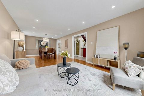 Photo 5 at 84 Viewmark Drive, Devonsleigh, Richmond Hill