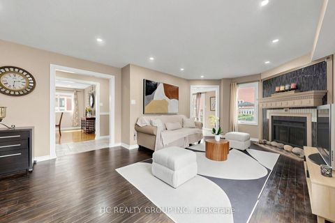 Photo 10 at 84 Viewmark Drive, Devonsleigh, Richmond Hill