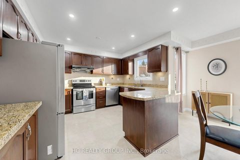 Photo 14 at 84 Viewmark Drive, Devonsleigh, Richmond Hill