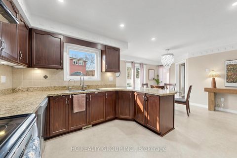 Photo 16 at 84 Viewmark Drive, Devonsleigh, Richmond Hill