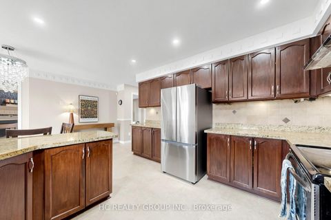 Photo 17 at 84 Viewmark Drive, Devonsleigh, Richmond Hill