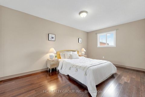 Photo 36 at 84 Viewmark Drive, Devonsleigh, Richmond Hill