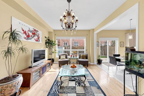 Photo 5 at 88 Barnwood Drive, Oak Ridges Lake Wilcox, Richmond Hill