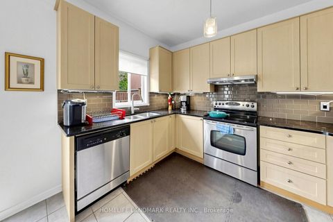 Photo 10 at 88 Barnwood Drive, Oak Ridges Lake Wilcox, Richmond Hill