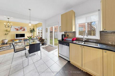 Photo 12 at 88 Barnwood Drive, Oak Ridges Lake Wilcox, Richmond Hill
