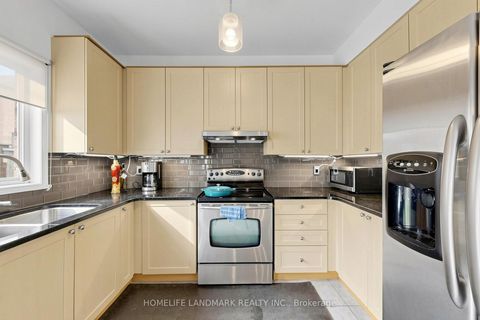 Photo 13 at 88 Barnwood Drive, Oak Ridges Lake Wilcox, Richmond Hill