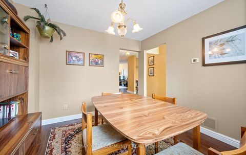 Photo 7 at 4 Sandusky Crescent, Aurora Highlands, Aurora