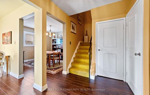 Photo 10 at 4 Sandusky Crescent, Aurora Highlands, Aurora