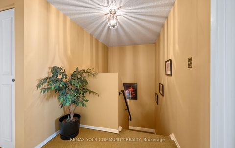 Photo 11 at 4 Sandusky Crescent, Aurora Highlands, Aurora