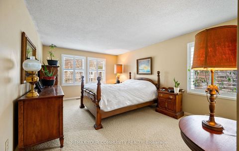 Photo 12 at 4 Sandusky Crescent, Aurora Highlands, Aurora