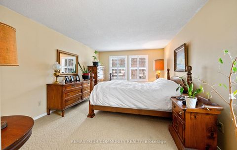 Photo 13 at 4 Sandusky Crescent, Aurora Highlands, Aurora