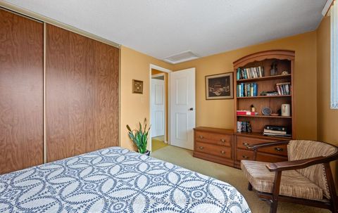 Photo 16 at 4 Sandusky Crescent, Aurora Highlands, Aurora