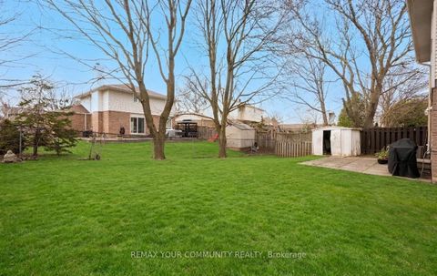 Photo 19 at 4 Sandusky Crescent, Aurora Highlands, Aurora