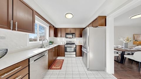 Photo 11 at 528 Veale Place, College Manor, Newmarket