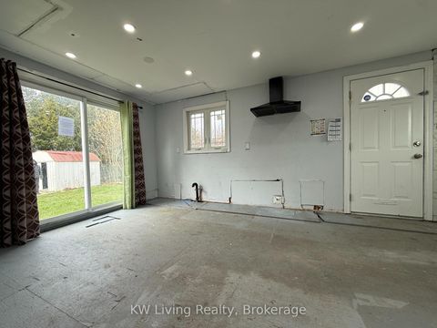 Photo 1 at 18 Gemshaw Crescent, Malvern, Toronto