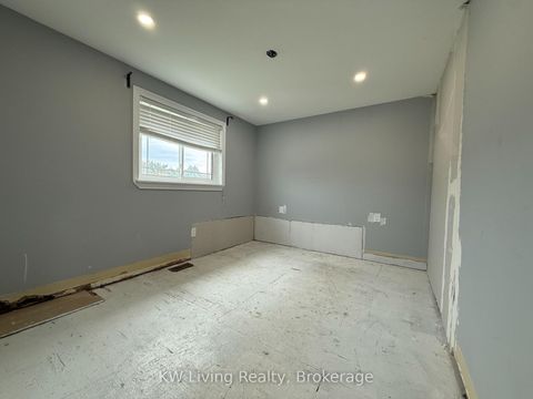 Photo 4 at 18 Gemshaw Crescent, Malvern, Toronto