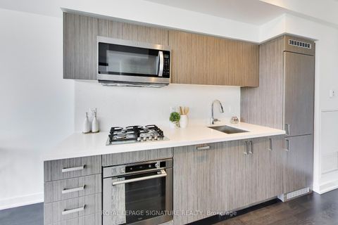 Photo 8 at 501 - 501 St Clair Avenue W, Casa Loma, Toronto