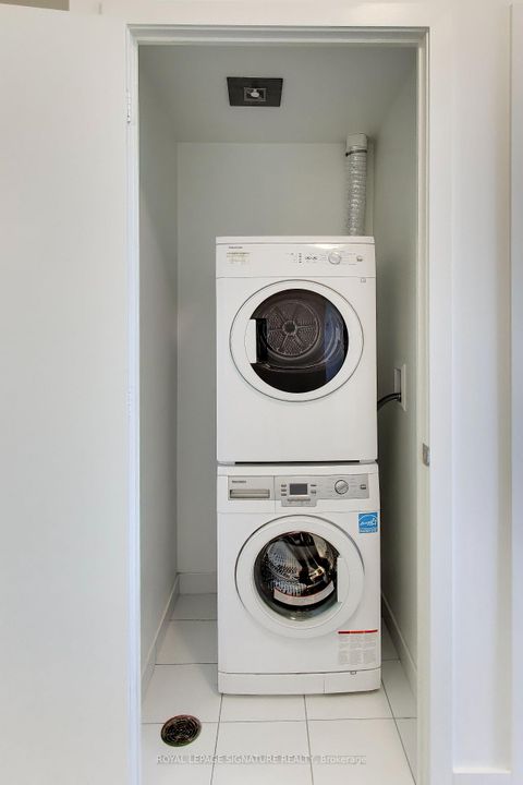 Photo 15 at 501 - 501 St Clair Avenue W, Casa Loma, Toronto