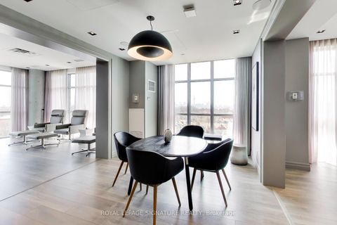 Photo 29 at 501 - 501 St Clair Avenue W, Casa Loma, Toronto