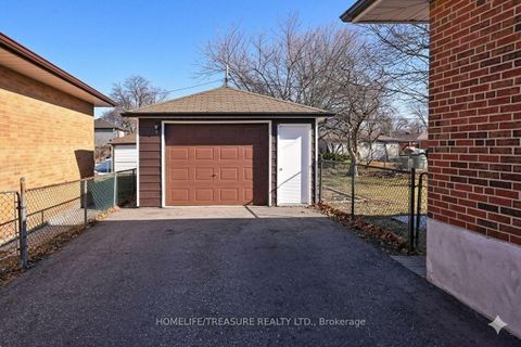 Photo 35 at 19 BRAMPTON Road, Richview, Toronto