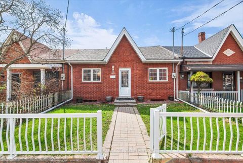 Photo 0 at 69 Robinson Street, Bellwoods, Toronto