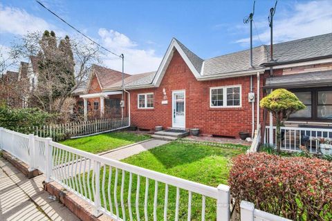 Photo 1 at 69 Robinson Street, Bellwoods, Toronto