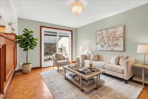 Photo 14 at 69 Robinson Street, Bellwoods, Toronto