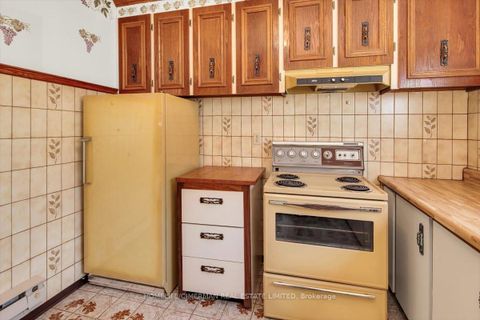 Photo 17 at 69 Robinson Street, Bellwoods, Toronto